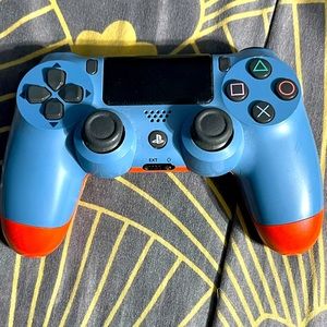 Blue & red ps4 controller 💙❤️💙❤️